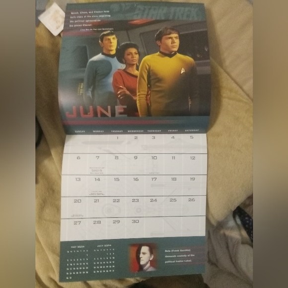 Star Trek 2004 Calendar - Picture 8 of 9